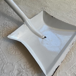 enamel dustpan . country kitchen . white metal dust pan . German dust pan