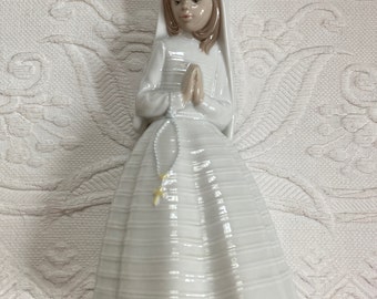 Holy communion Lladro . communion figurine . Lladro figurine