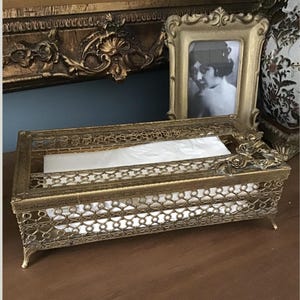 Porta fazzoletti. Porta fazzoletti dorato. Bagno glamour hollywoodiano.