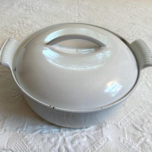 mid century white dutch oven . DRU cast iron pot with lid . Holland dutch oven