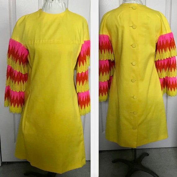 60s MOD dress . 60s mini dress . ruffles sleeves