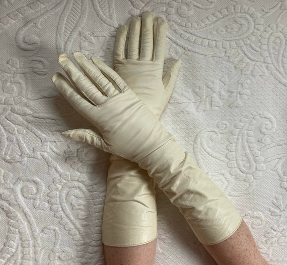 Cream Kid Leather Gloves . Silk Lined 