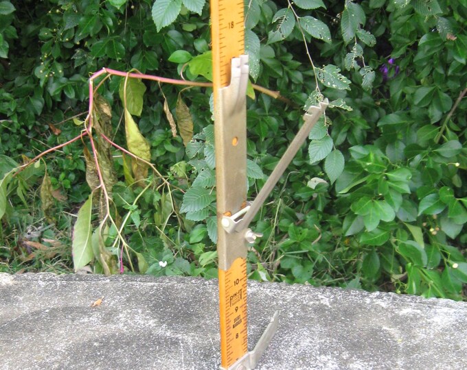 Skirt Marker . Vintage Sewing Supply . Wood Skirt Marker . Pinit Skirt