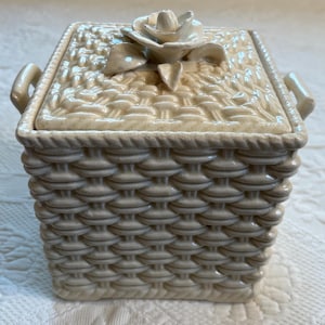 Vintage Biscuit jar. Cookie Jar . 1930’s .  Made in Japan, Diamond Design, Pink Rose