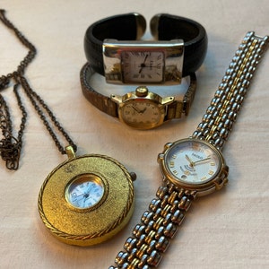 vintage watches lot . Lot of 4.  Vintage Watches . 4 wrist watches