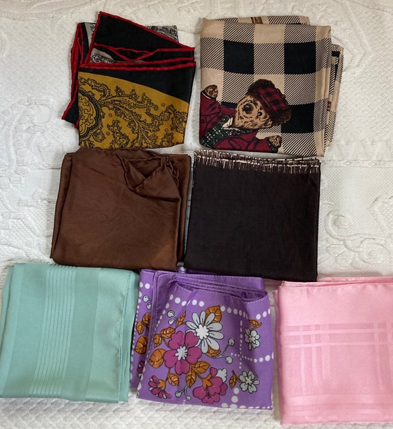 bandana lot . lot of 7 bandanas . 7 small scarves 