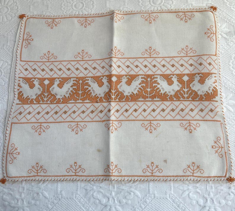 Funda de almohada vintage de lino bordado: diseño de gallo, decoración de estilo rústico de los años 40. imagen 2