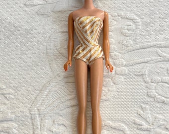 1962 bubble cut barbie . Barbie doll . 1962 Barbie by Mattel . brunette barbie . first edition