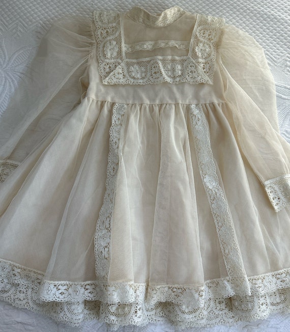 cream colored lace dress . 50s girl dress . cinder