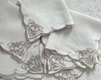 Servilletas de lino vintage color crema y beige bordadas a mano: juego de 6