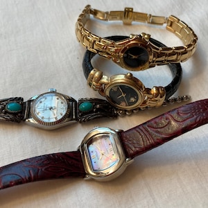 vintage watches lot . Lot of 4 .  Vintage Watches . 4 wrist watches . watch parts.