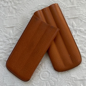 leather cigar case . 3 finger cigar case . vintage leather cigar case. humidor