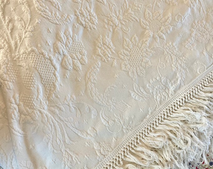 Matelasse Bedspread . Vintage Matelasse . Made in USA . Queen Cotton