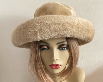 cream hat . velvety cream hat . made in italy