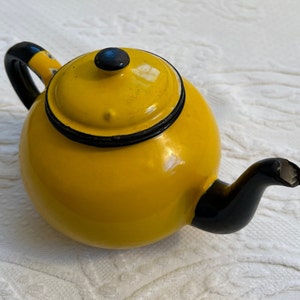 Vintage Yellow Enamel Teapot: Made in England, Country Kitchen Decor