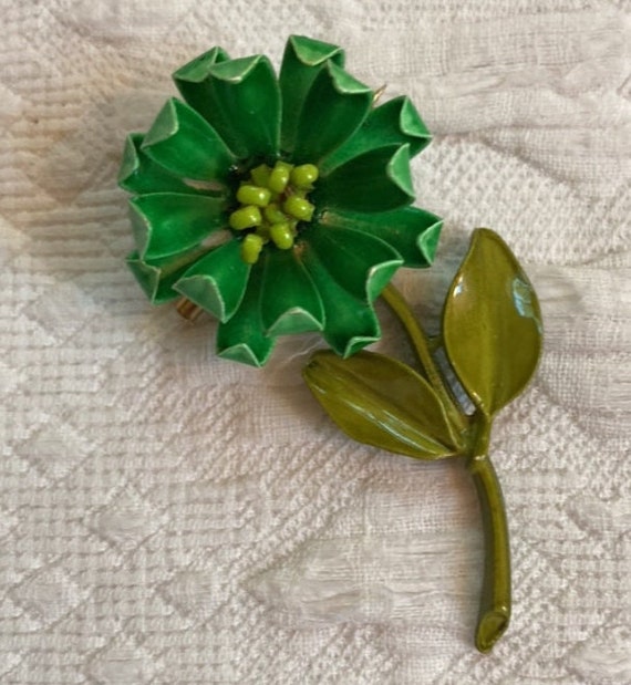 Vintage green flower Enamel Brooch . 60s green bro