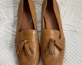 Born loafers . natural Born oxfords . leather upper . tassel loafer . size 9