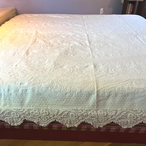 Vintage White Matelasse King Bedspread: Cotton Lace Trim