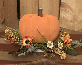 Primitive Country Pumpkin on wood log slice -Fall flowers arrangement, Autumn decoration,