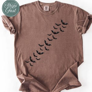 Comfort Colors® Herbst Halloween Fledermäuse Shirt, Glitzer schwarze Fledermäuse Shirt, süßes Halloween Shirt, Vintage inspiriertes Tshirt, gruselige Fledermäuse, Fledermäuse Shirt