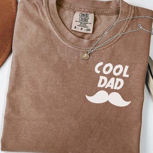 Comfort Colors® shirt cool Dad, grappig T-shirt vader, Vaderdagcadeau, retro T-shirt vader, shirt snor vader, trendy vadercadeau, T-shirt coole vader