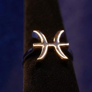 14k Solid Gold Pisces Ring