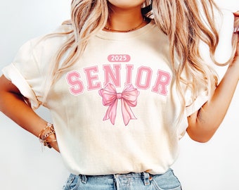 Coquette, Senior 2025 png, Pink Bow PNG, design a sublimazione, download digitale, laurea 2025 png, maglietta della scuola superiore Png, università png