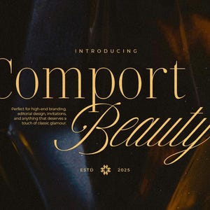 Puede incluir: Texto dorado sobre un fondo oscuro que dice "INTRODUCING Comport Beauty". Debajo, un texto más pequeño describe el enfoque de la marca en la marca de alta gama, el diseño editorial y las invitaciones. También se muestra el año "2025".