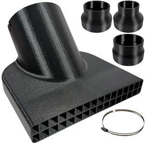 Könnte beinhalten: Eine schwarze, 3D-gedruckte Staubabsaugdüse mit einer breiten, rechteckigen Öffnung mit Gittermuster, einem zylindrischen Anschluss, drei zusätzlichen schwarzen zylindrischen Adaptern und einer runden Metall-Schlauchschelle zur Befestigung.
