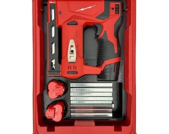 Inserto per graffatrice Milwaukee M12 da 3/8 di pollice Crown 2447-20, compatibile con l'organizer compatto Packout 48-22-8435, per riporre utensili, batterie e graffette.
