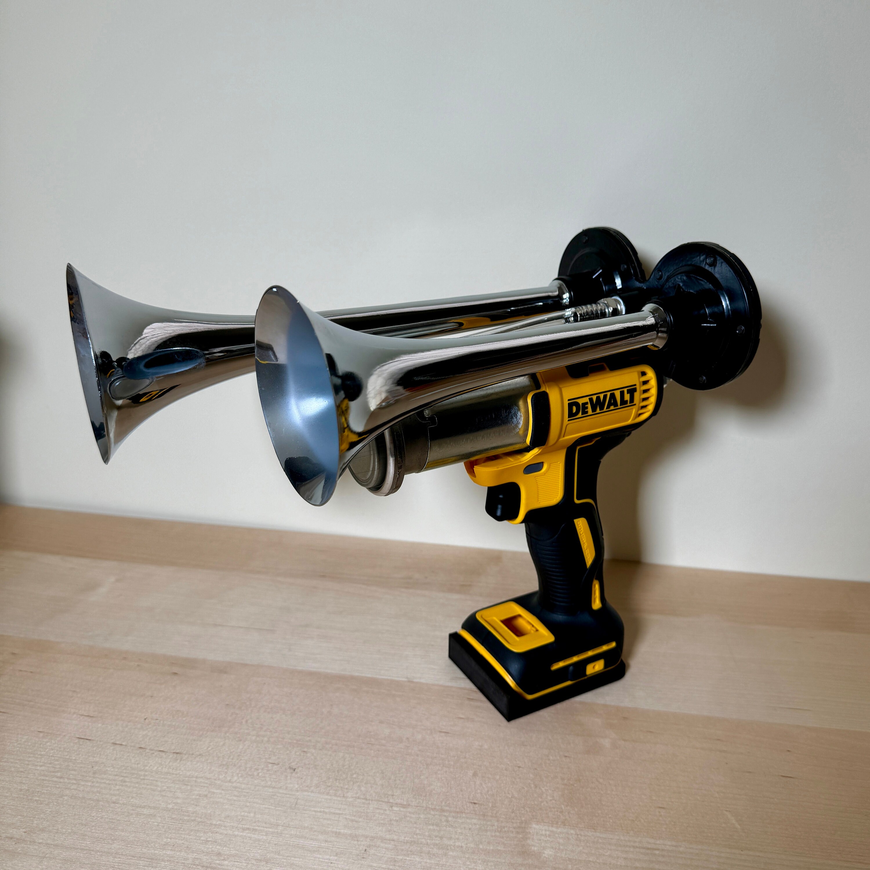 DEWALT 20V Impact Drill Train Horn – Quad Trumpet, Compressor Driven, Loud