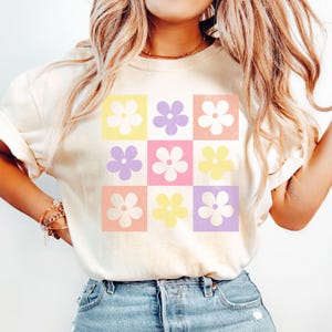 Checkered Daisy Shirt, Wildflower Shirt, Floral Shirt Comfort Colors, Boho Floral Shirt, Trendy Floral Retro Mama Shirt, Daisy Gift For Mom