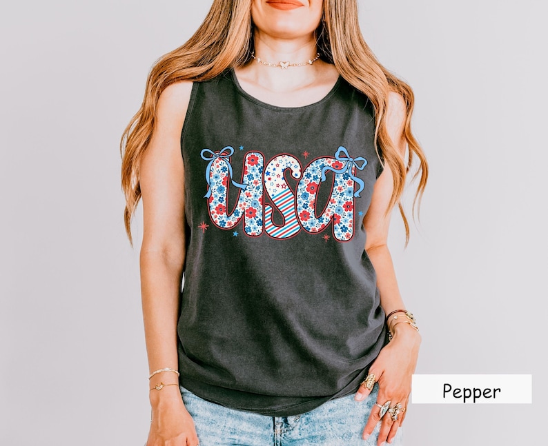 Dark grey “Pepper” Comfort Colors tank with floral patriotic USA print. Ideal 4th of July shirt for women looking for a vintage-inspired red white and blue tank. Pairs great with jean shorts for holiday cookouts.