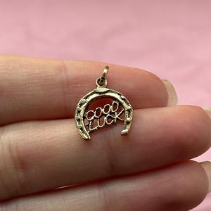 9ct gold vintage &#39;good luck&#39; horseshoe charm