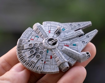 Handmade Resin Spaceship Figurine: Sci-Fi Collectible Gift