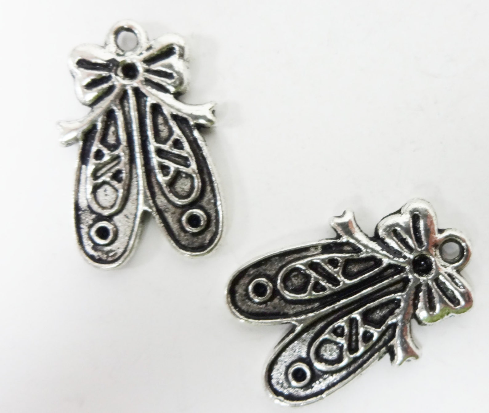 10 ballet slipper charms (double sided) 20x13x2mm item:k6
