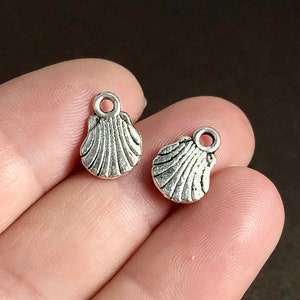 10, Shell, Clam, Beach, Sea, Charms (double sided) 12x9x1mm hole: 2mm SH363
