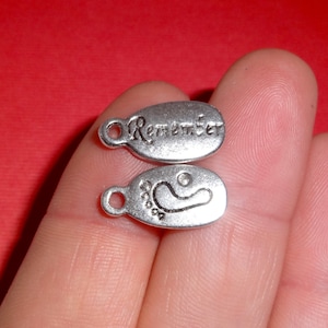 10, Baby Feet &quot;Remember&quot; Charms 17.5x9x3mm, Hole: 2mm