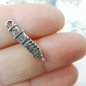 10 Charms, Syringe, Needle, Nurse, Doctor, Charm 6X23X1mm ITEM:AA7