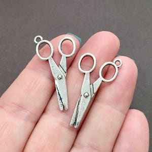 10 Charms, Scissor, Tool, Teacher, Crafter, Scrapbook, School, Charm 18x35mm Hole: Approx. 2mm SH215