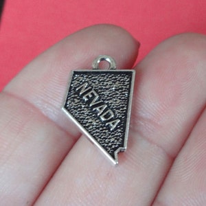 4 Charms, NEVADA, USA State Charm United States of America (double sided) 12x20mm ITEM:AW28