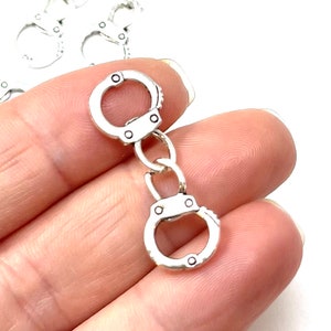 10 Charms, Handcuff, Cuff, Police, Charm, Pendant (3D) 17x12x1.7mm Hole 5.3mmx4mm ITEM:B1