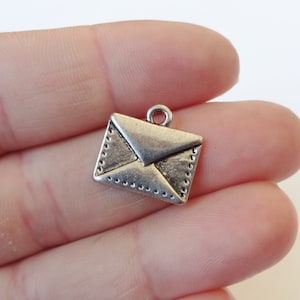 10 or 50 Charms, Envelope, Letter, Invitation, Charms 15x14.5x2mm ITEM:Y23