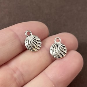 10 or 50 Charms, Shell, Clam, Beach, Sea,  Charm (double sided, puffed) 10x13x2.50mm ITEM:AM10