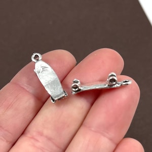 10 Charms, Skateboard Charm 22x6x4mm ITEM:BG8