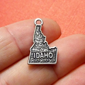 4 Charms, IDAHO US State Charm United States of America (double sided) 12x21mm ITEM:AW12