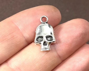 10 Charms,  Skull Charms 18x11x2mm, Hole 2mm ITEM:AI3