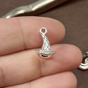 10 or 50 Charms, Wizard, Witch Halloween Hat Charm (3D) 15x10.5x10mm, Hole 1.6mm ITEM:BP18