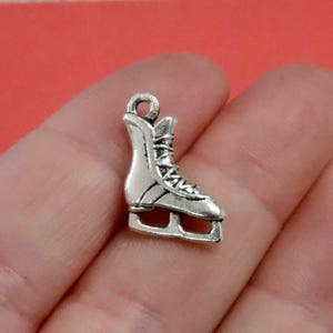 10 or 50 Charms,  Ice Skate, Hockey, Figure Skater, Charms (3D) 17x13mm Hole: 1.5mm SH555
