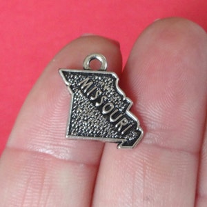 4 Charms, MISSOURI, USA State Charm United States of America (double sided) 15x16.5mm ITEM:AW25
